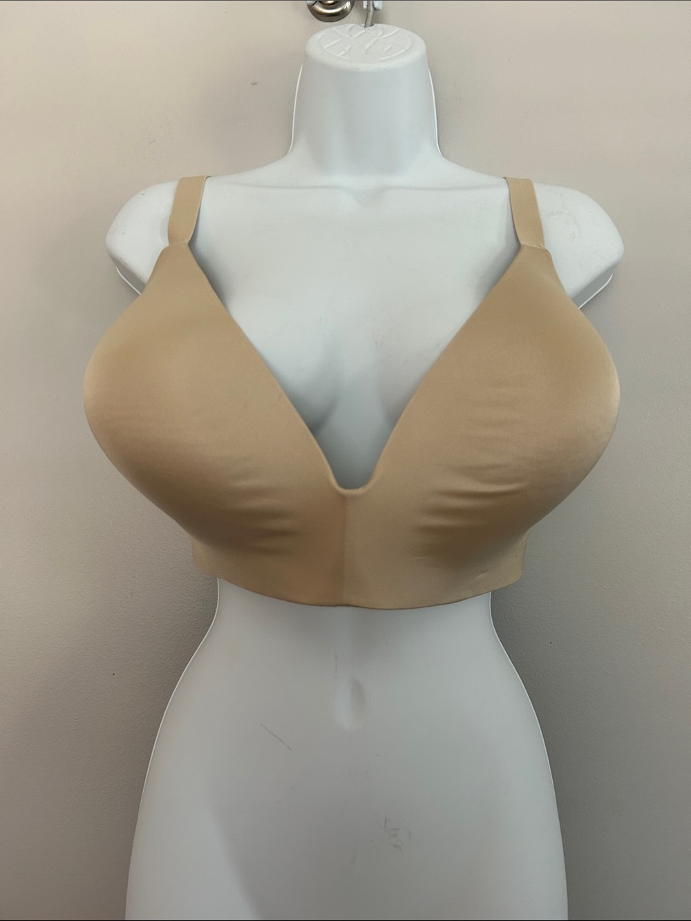 SKIMS Seamless No Wire Plunge T-Shirt Bra - Nude